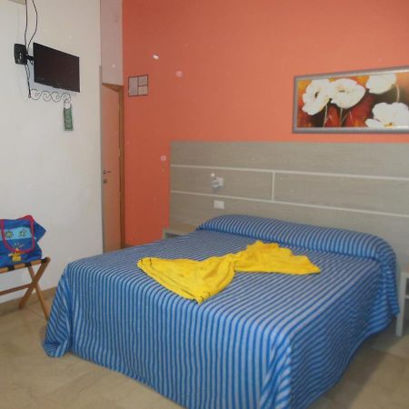 רימיני Hotel Edy מראה חיצוני תמונה
