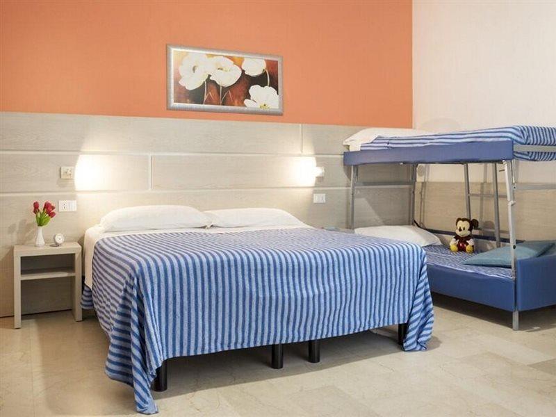 רימיני Hotel Edy מראה חיצוני תמונה