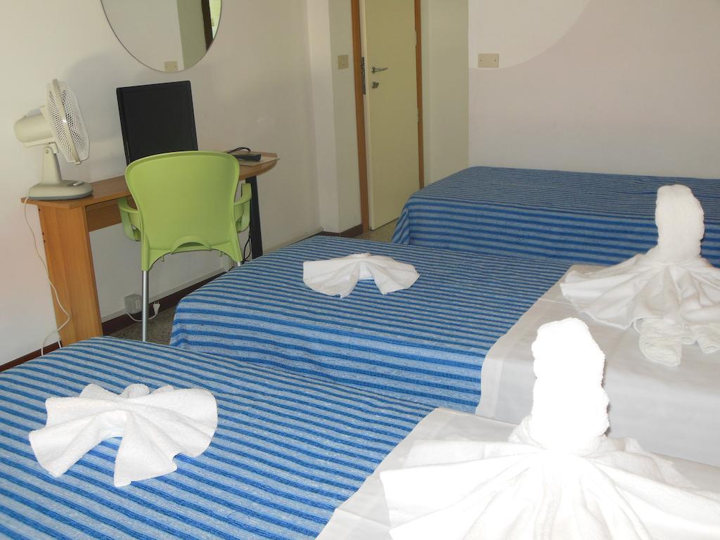 רימיני Hotel Edy מראה חיצוני תמונה