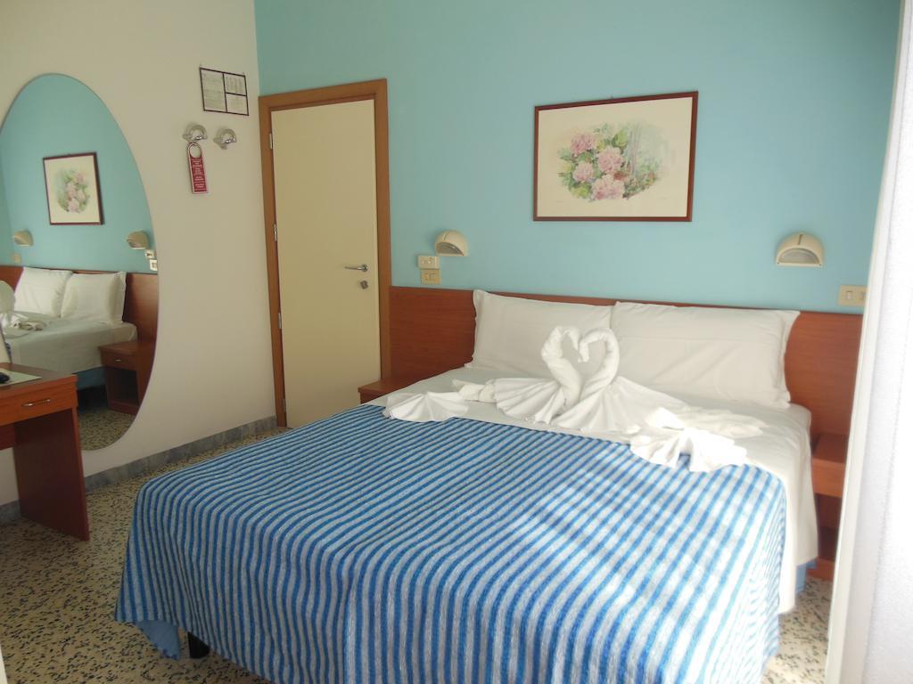 רימיני Hotel Edy מראה חיצוני תמונה