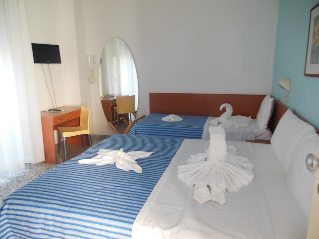 רימיני Hotel Edy מראה חיצוני תמונה