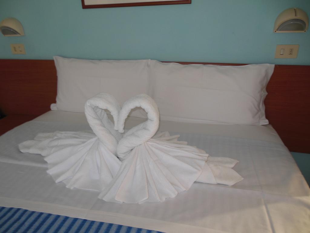רימיני Hotel Edy מראה חיצוני תמונה