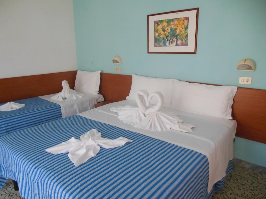 רימיני Hotel Edy מראה חיצוני תמונה