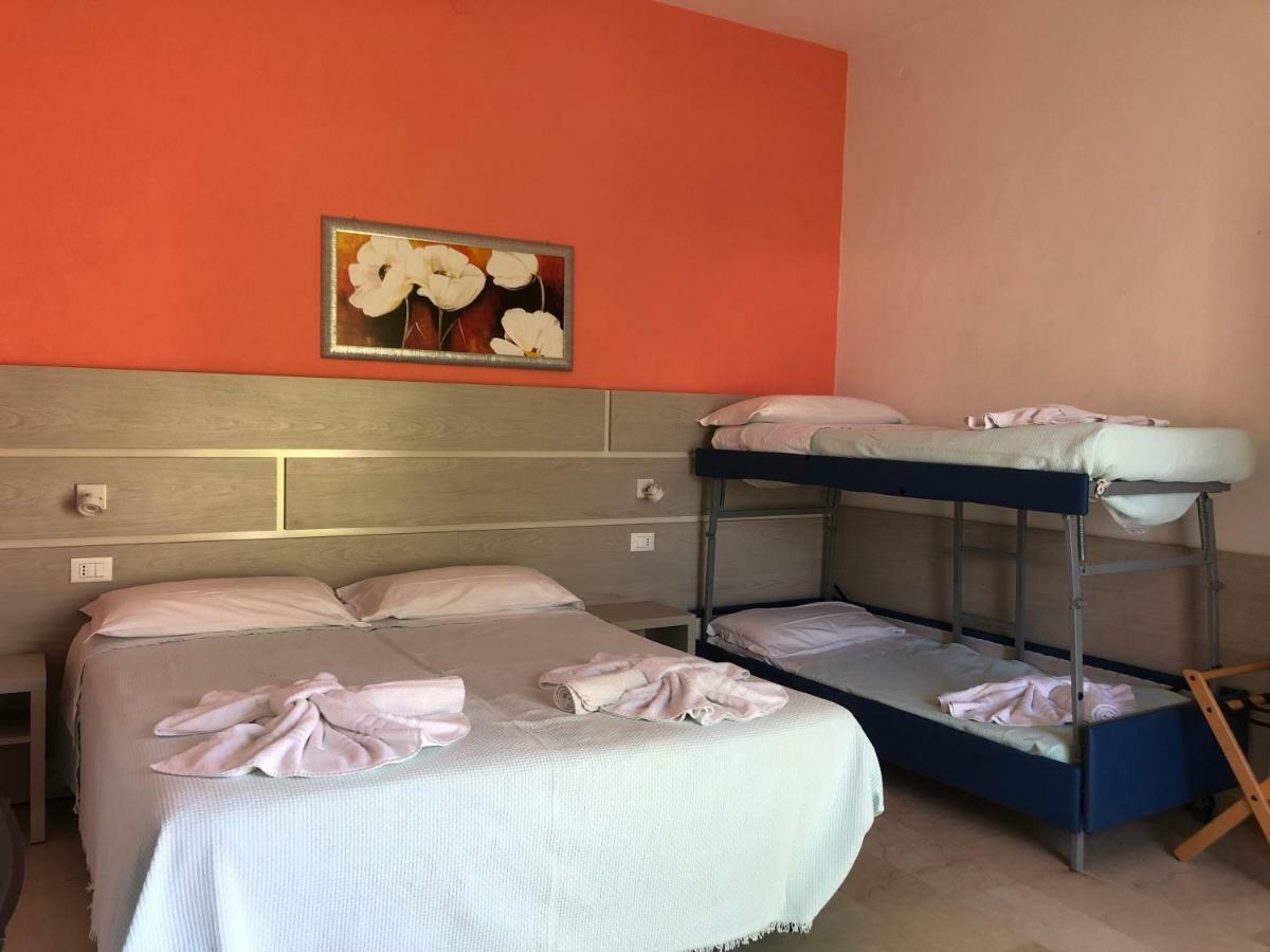 רימיני Hotel Edy מראה חיצוני תמונה