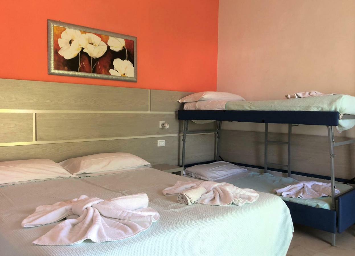 רימיני Hotel Edy מראה חיצוני תמונה