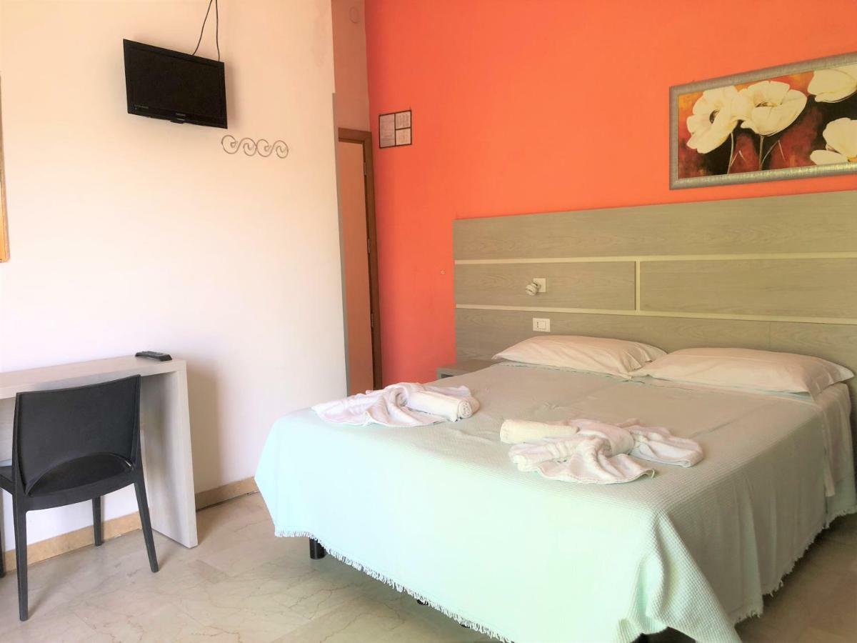 רימיני Hotel Edy מראה חיצוני תמונה