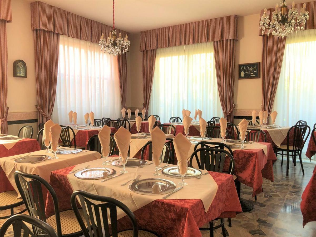 רימיני Hotel Edy מראה חיצוני תמונה