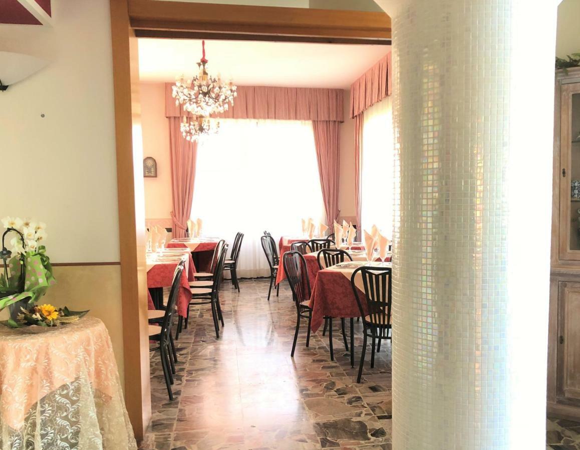 רימיני Hotel Edy מראה חיצוני תמונה