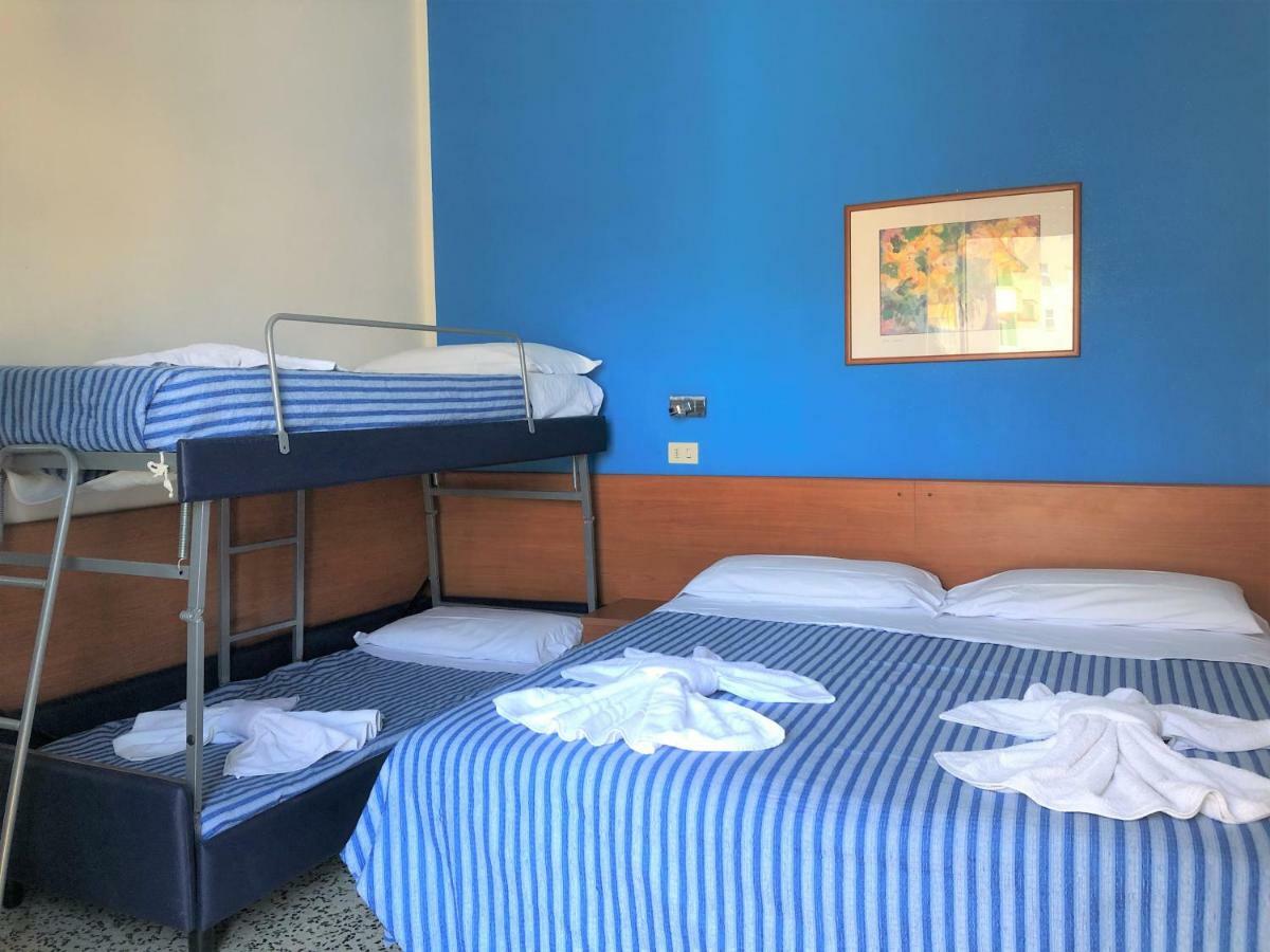 רימיני Hotel Edy מראה חיצוני תמונה