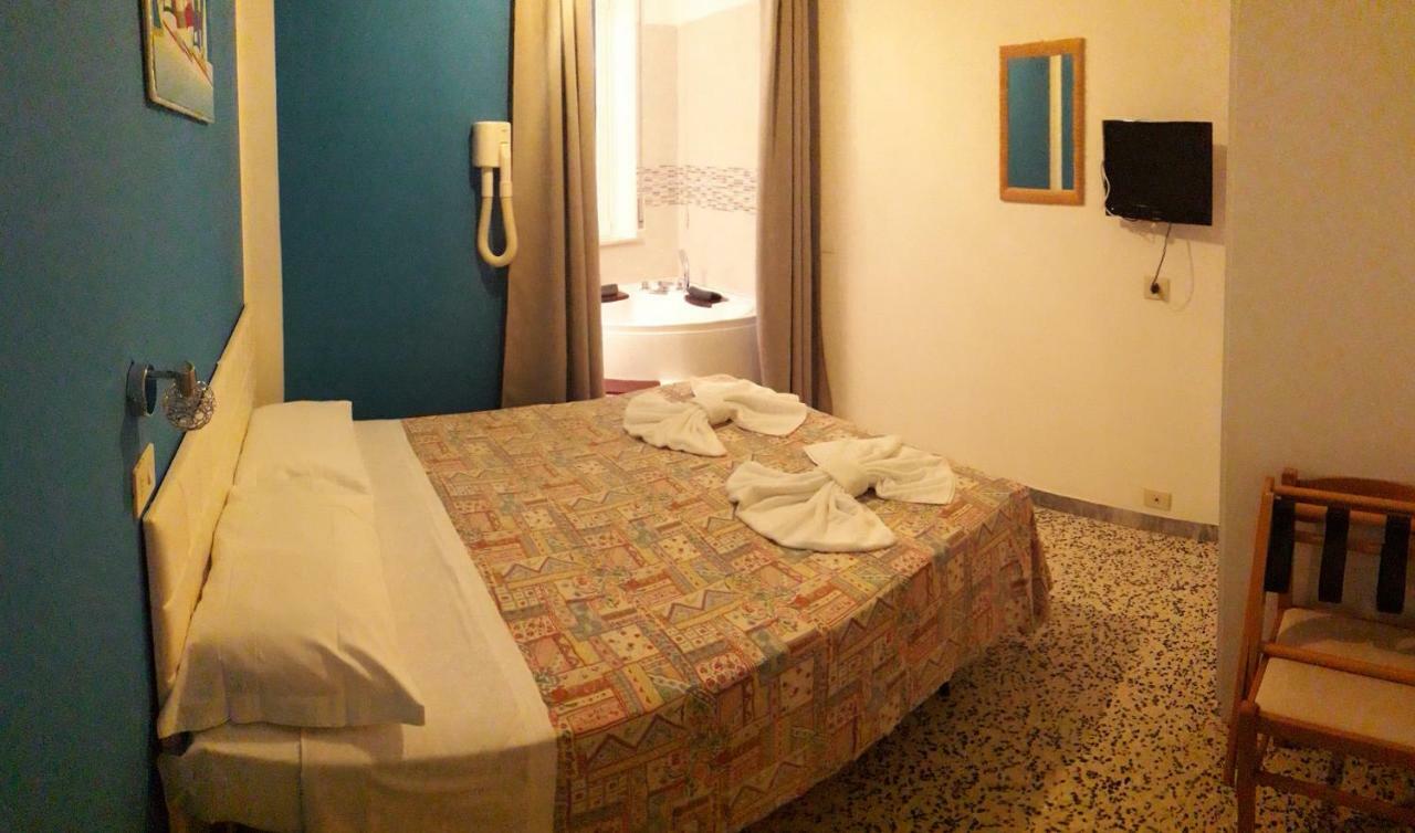 רימיני Hotel Edy מראה חיצוני תמונה