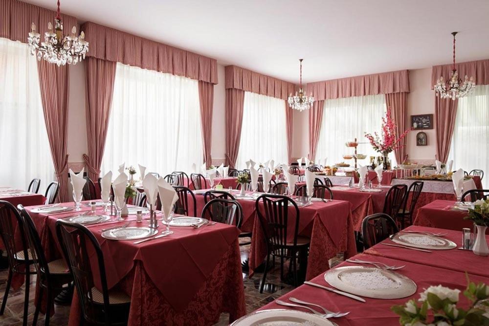 רימיני Hotel Edy מראה חיצוני תמונה