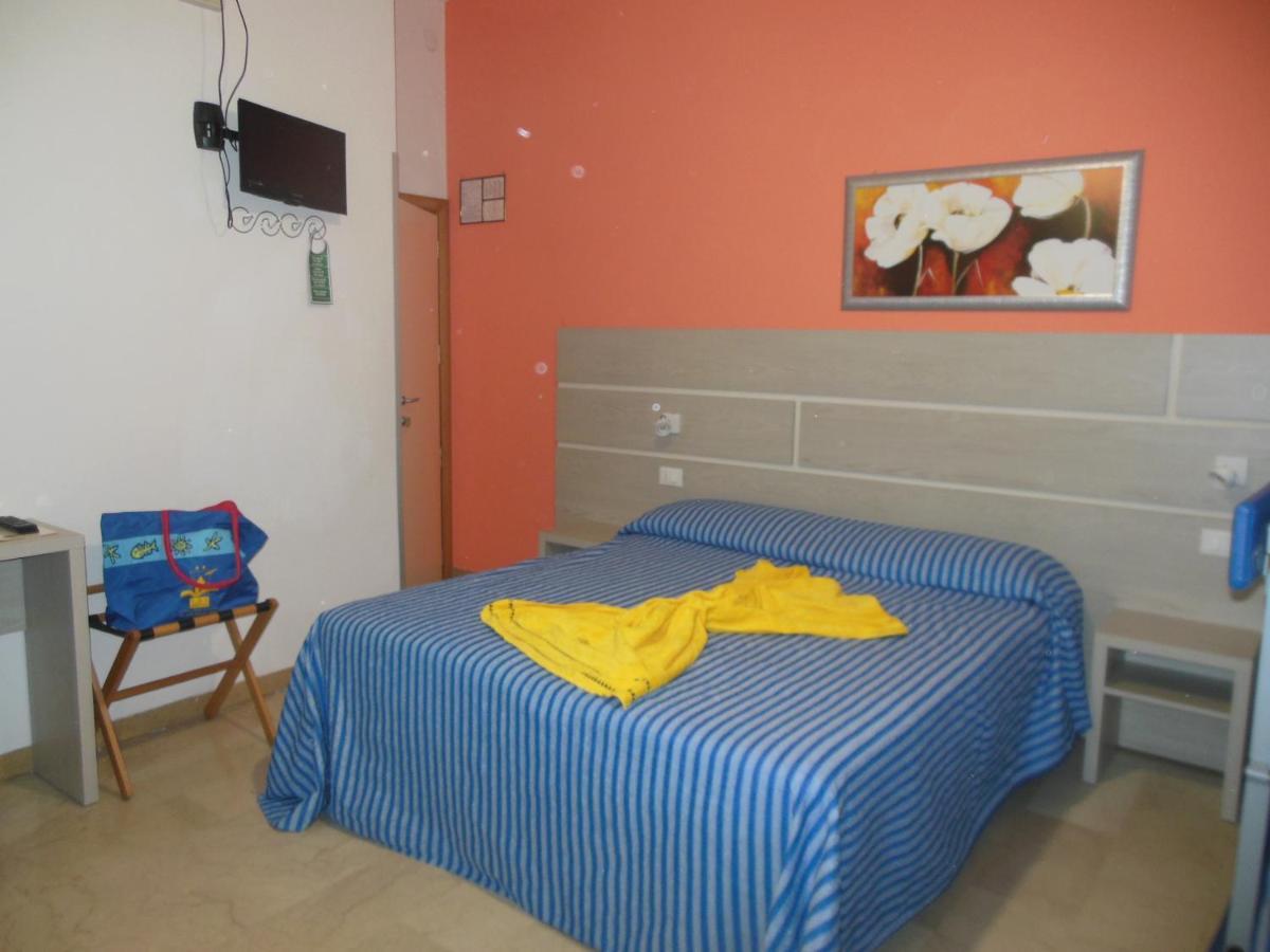 רימיני Hotel Edy מראה חיצוני תמונה