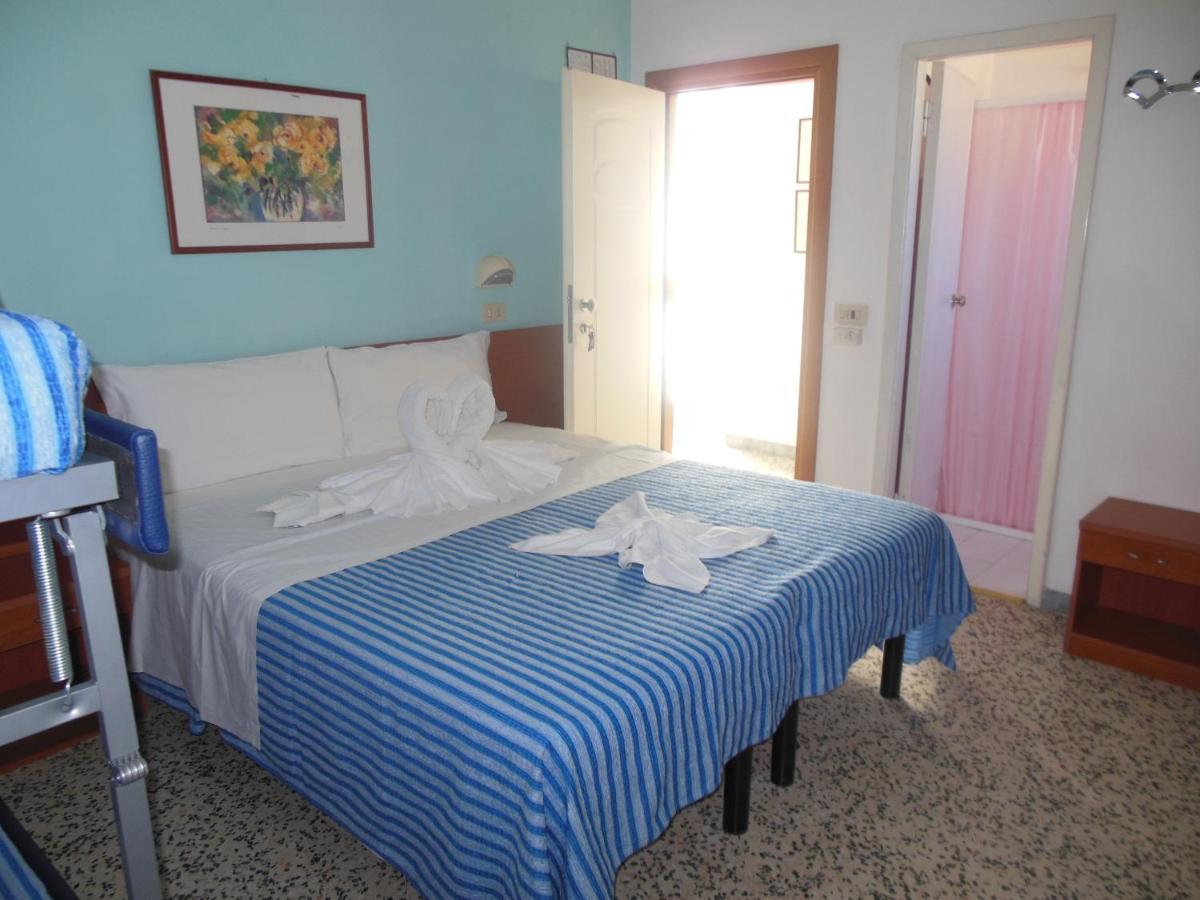 רימיני Hotel Edy מראה חיצוני תמונה
