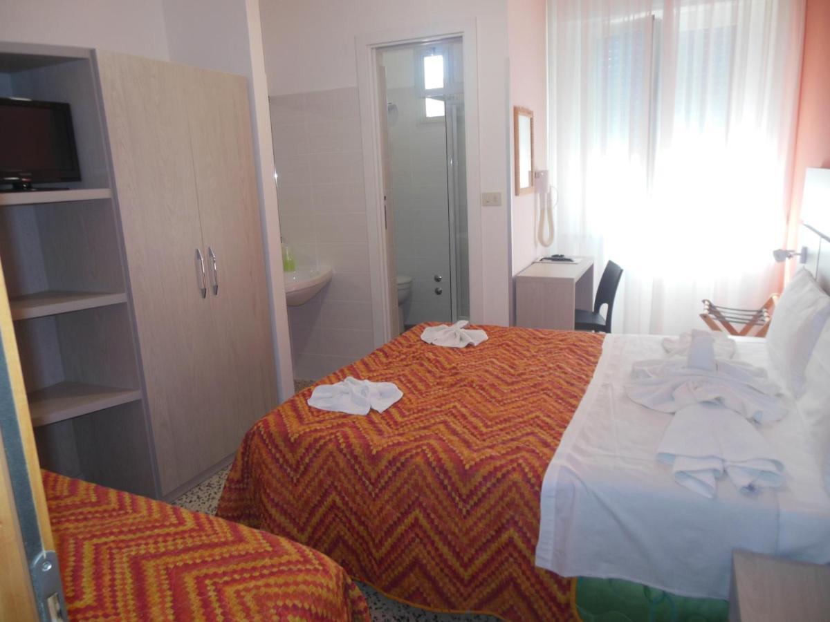 רימיני Hotel Edy מראה חיצוני תמונה