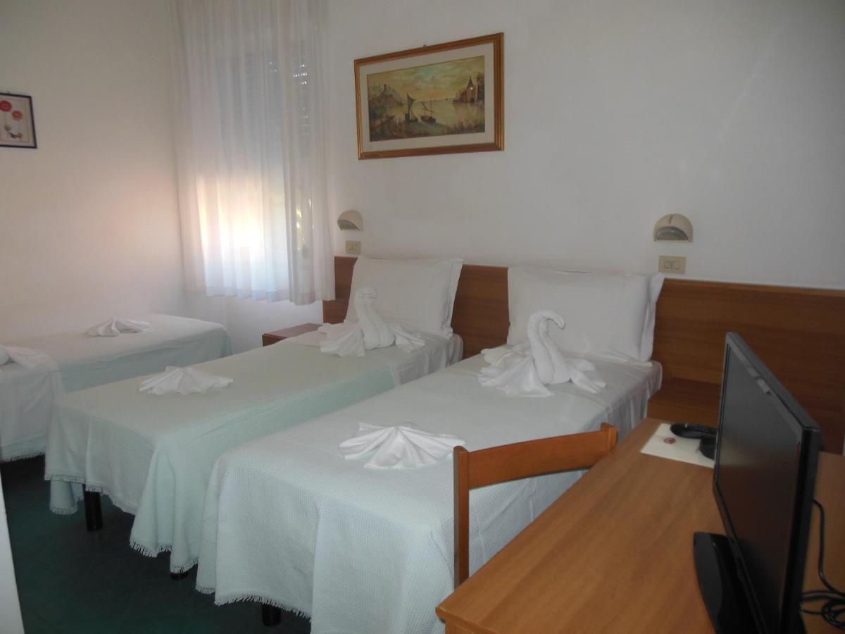 רימיני Hotel Edy מראה חיצוני תמונה