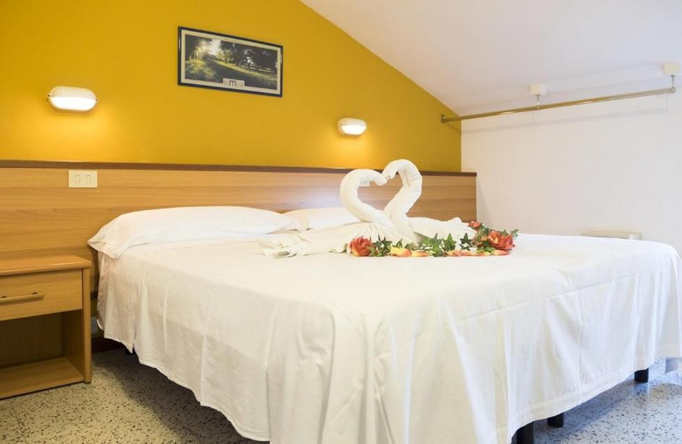 רימיני Hotel Edy מראה חיצוני תמונה